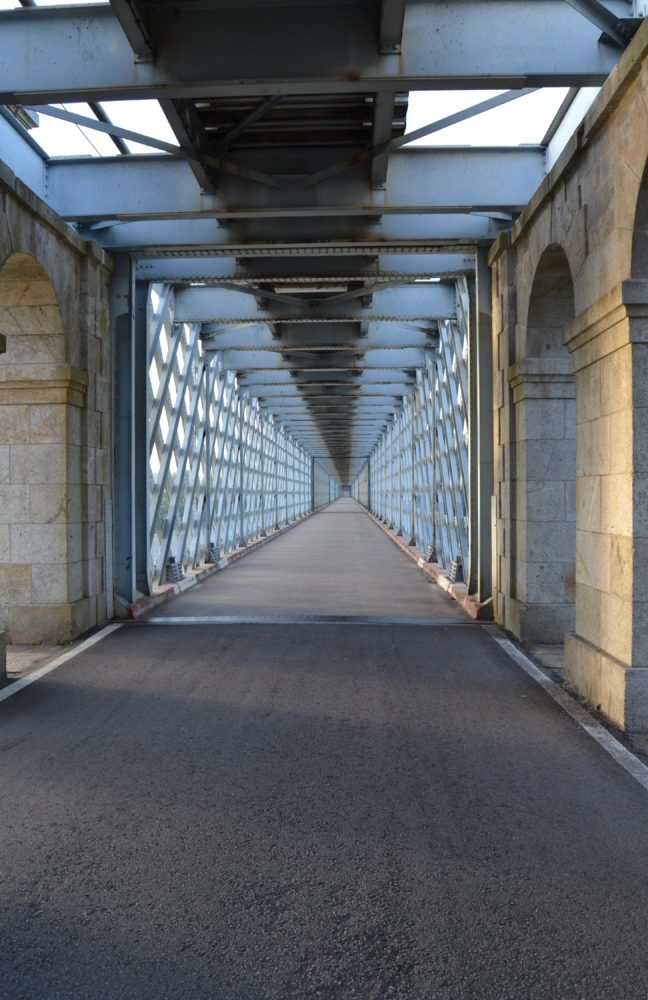 Interior del Puente Internacional de Tui